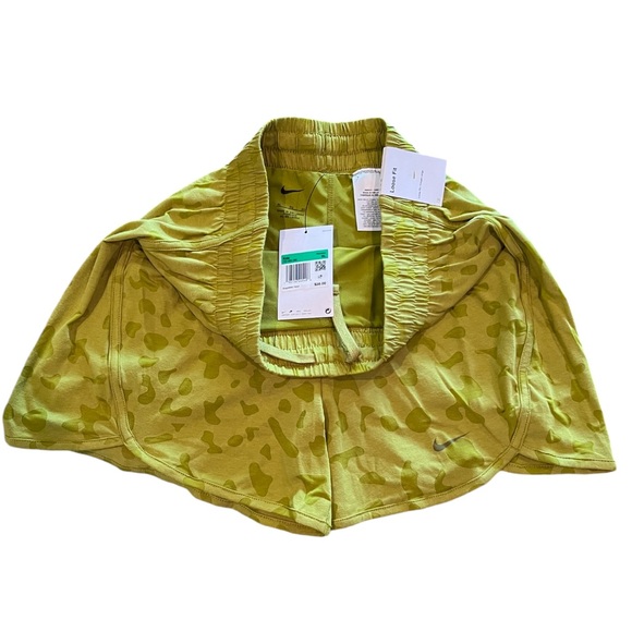 Nike Training Loose Fit Athletic Shorts Girls XL  Green NWT - Picture 2 of 5